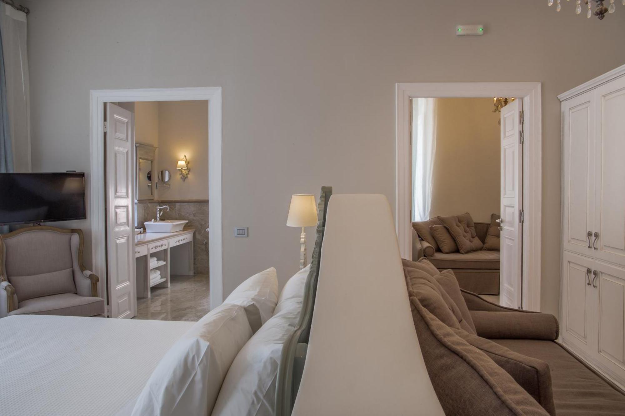 Micra Anglia Boutique & 5* Андрос